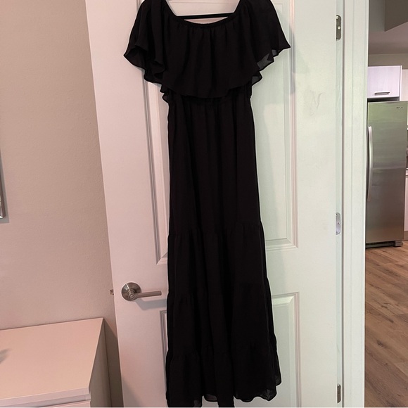 VENUS Black Off the Shoulder Maxi Dress - Picture 2 of 8
